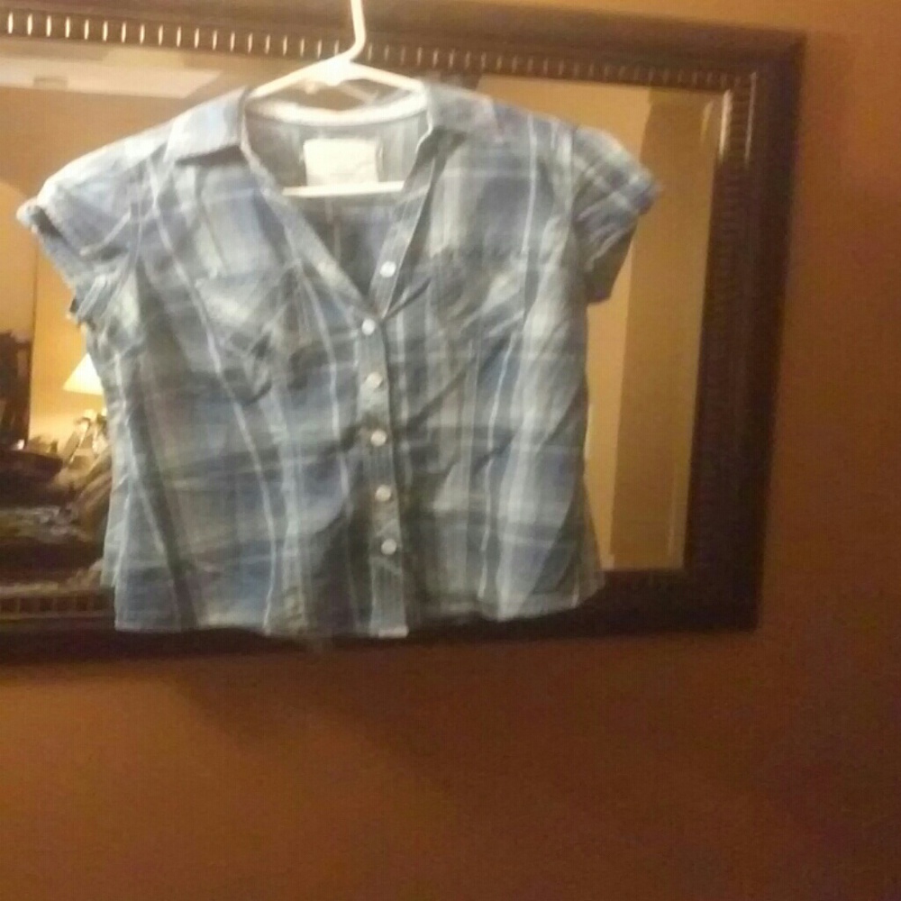 Short sleeve bladed top